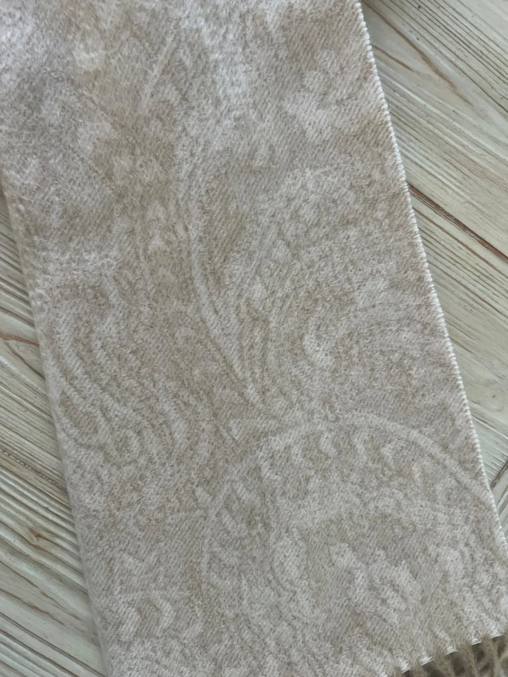 Begg & Co Scotland 100% Cashmere Paisley Scarf Oatmeal Beige Fringe